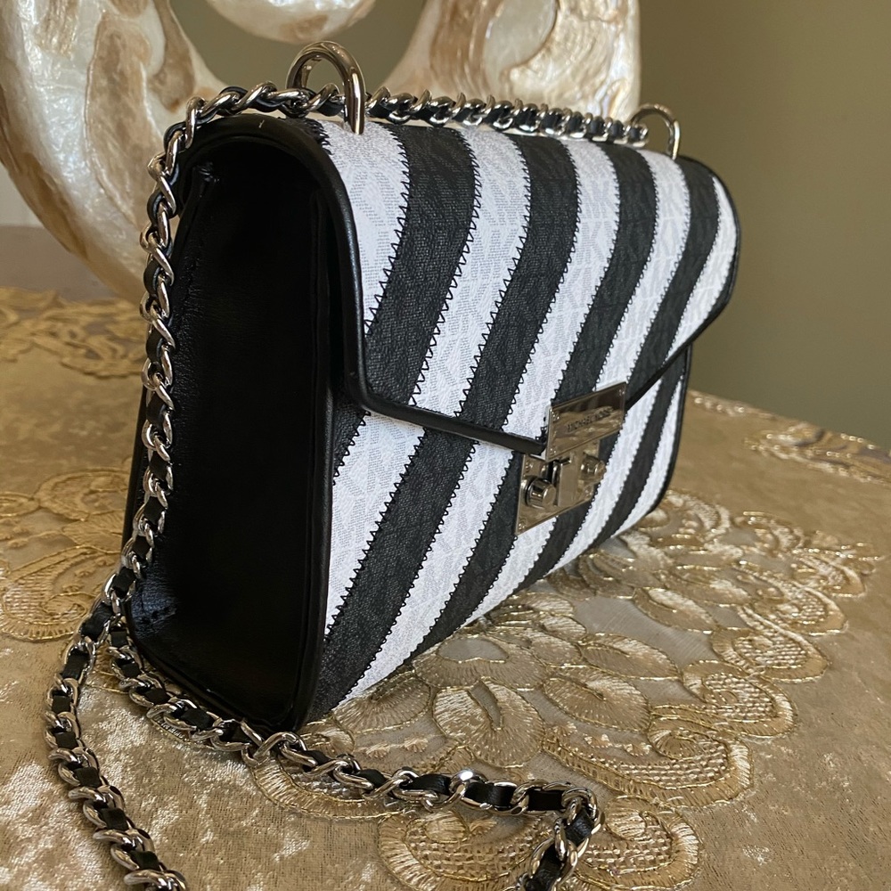 Michael Kors crossbody - Picture 4 of 9